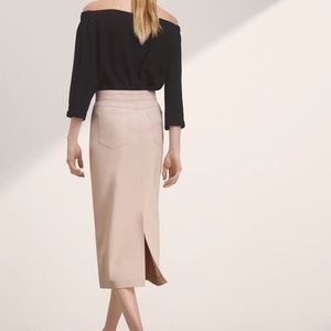 aritzia skirt in BLACK